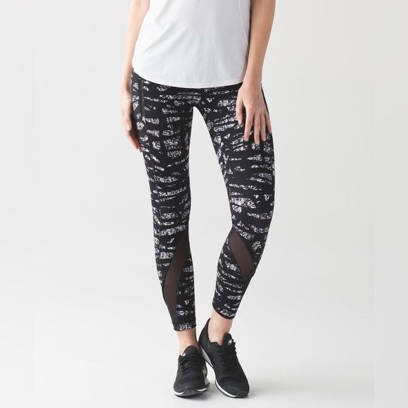 Lululemon Inspire Tight II in Graf Black White / Black Size 8 - Picture 1 of 10